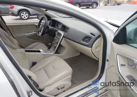 2012 Volvo S60 T5 z USA, uszkodzony, nr VIN YV1622FS4C2128219